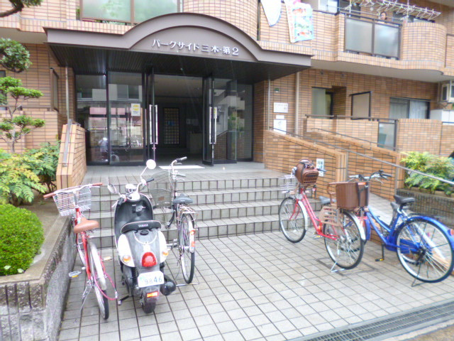 【エントランス】 | きれいにお手入れされたエントランスです