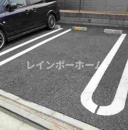 ベルジュネスの駐車場