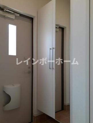 ベルジュネスの玄関