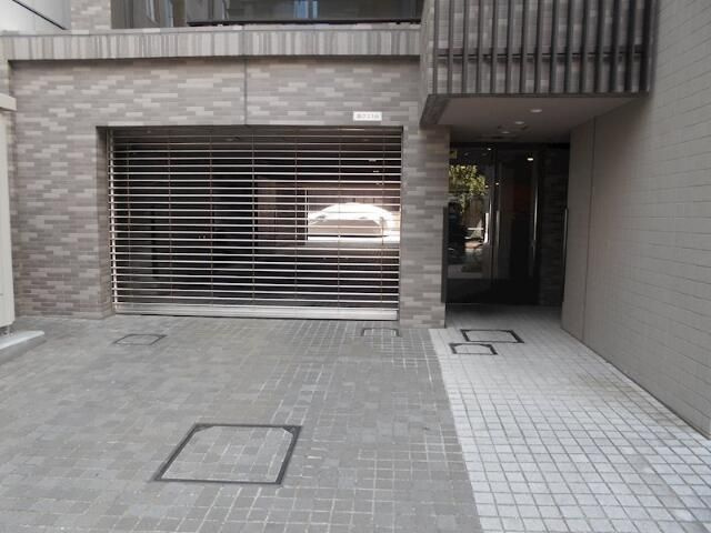 ジオ四谷三栄町のエントランス