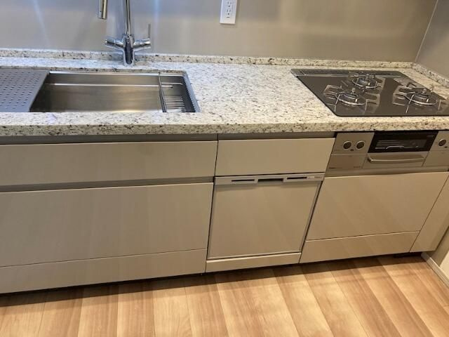 ジオ四谷三栄町のエントランス