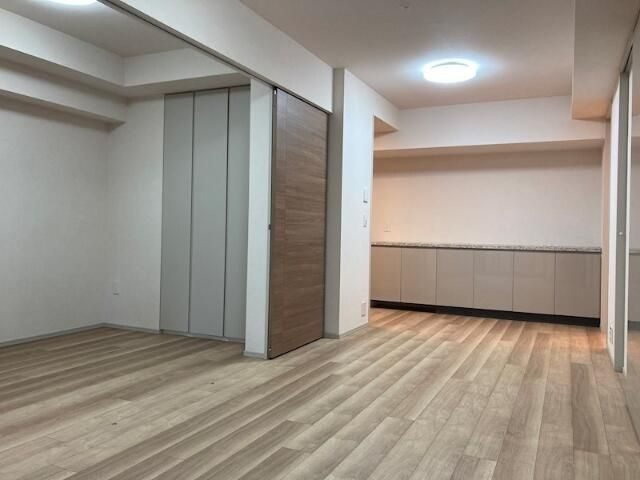 ジオ四谷三栄町の居間・リビング