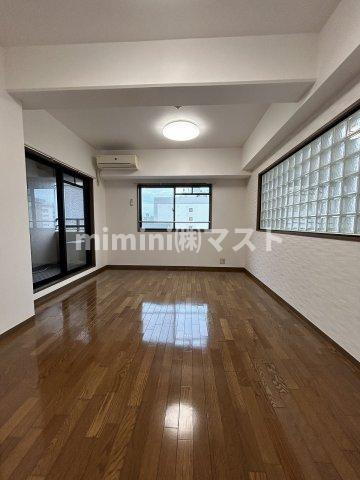 ペルル西長堀の居間・リビング