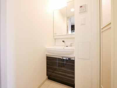 【独立洗面台】 | ファステート大阪城東グリッジ | 独立洗面台、朝の身支度には欠かせません