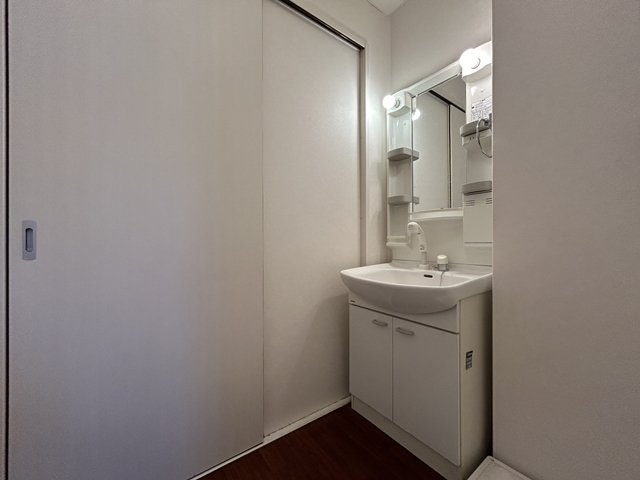 前橋市六供町のアパートの独立洗面台