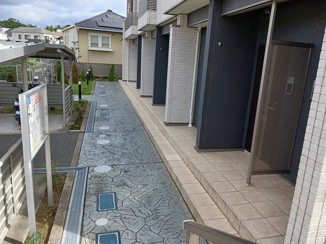 ヒルサイドウエガハラのエントランス