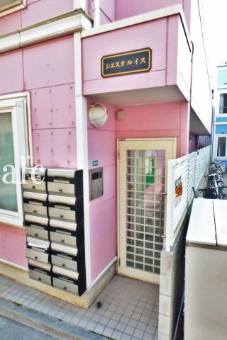 シエスタルイスのエントランス|毎日通るエントランスはこのようになっています