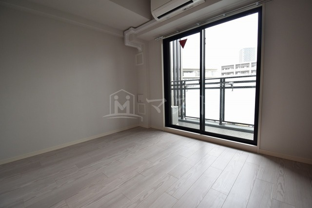 プライマル靱本町の居間・リビング