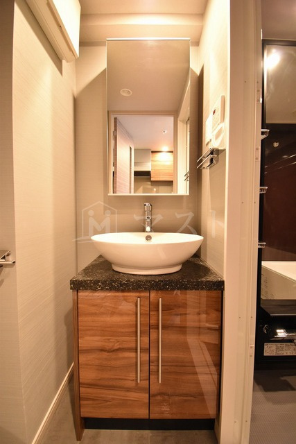 プライマル靱本町の洗面所