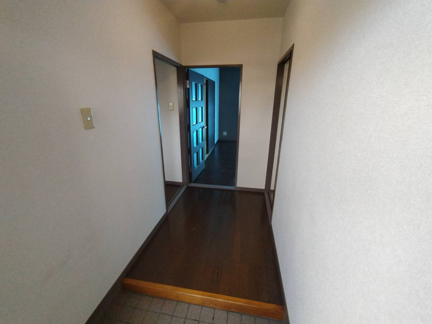 レジデンス守の玄関