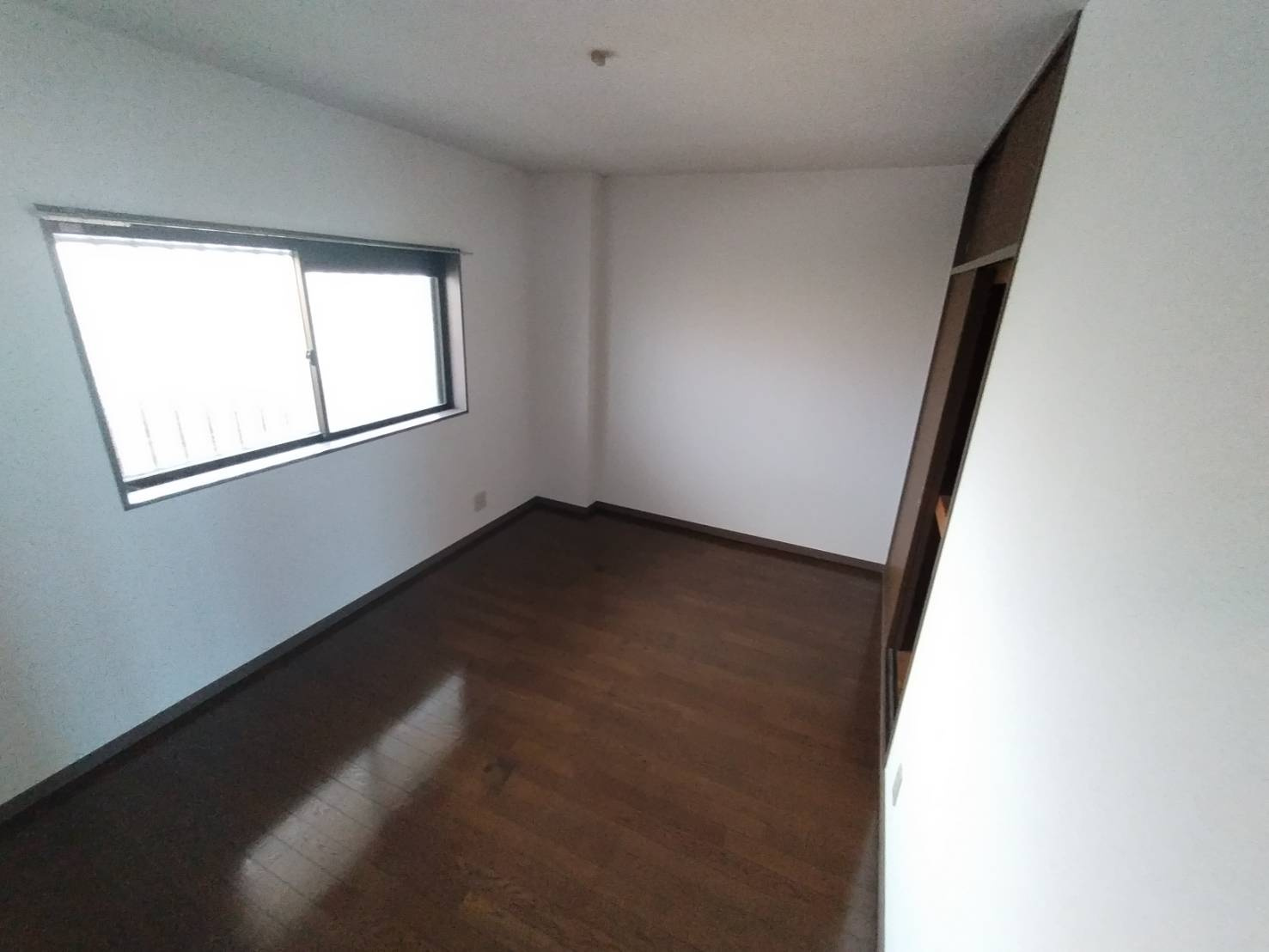 レジデンス守の洋室