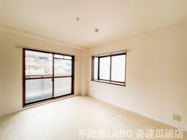 ホリデーコート加美の洋室