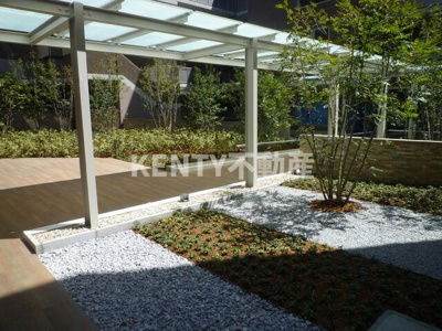 【その他共用部分】 | ヒューリックコート雪が谷 | 2011年4月撮影　中庭