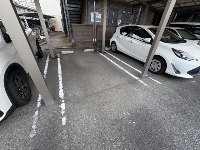 ラーゼンヴィラ　Ⅱ棟の駐車場