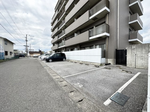 ユニテ・ラ・メールⅡの駐車場