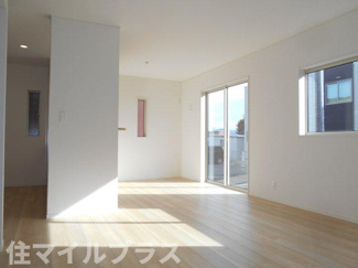 【居間・リビング】 | 郡山市田村町金屋新築一戸建て4棟 | こちらのリビングで趣味の時間をお楽しみください