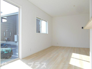 【居間・リビング】 | 郡山市田村町金屋新築一戸建て4棟 | こちらの居間で趣味の時間をお楽しみください