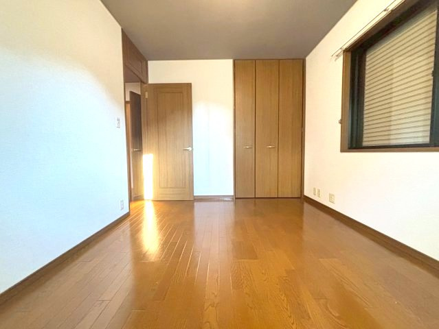 道明寺一戸建の洋室