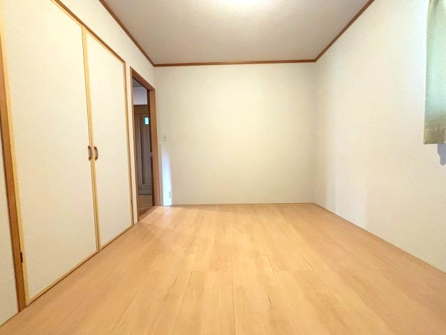 道明寺一戸建の洋室