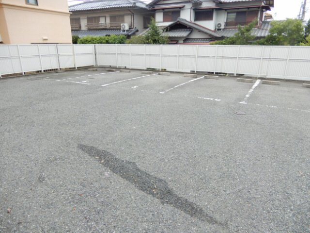 パレドールJOEの駐車場