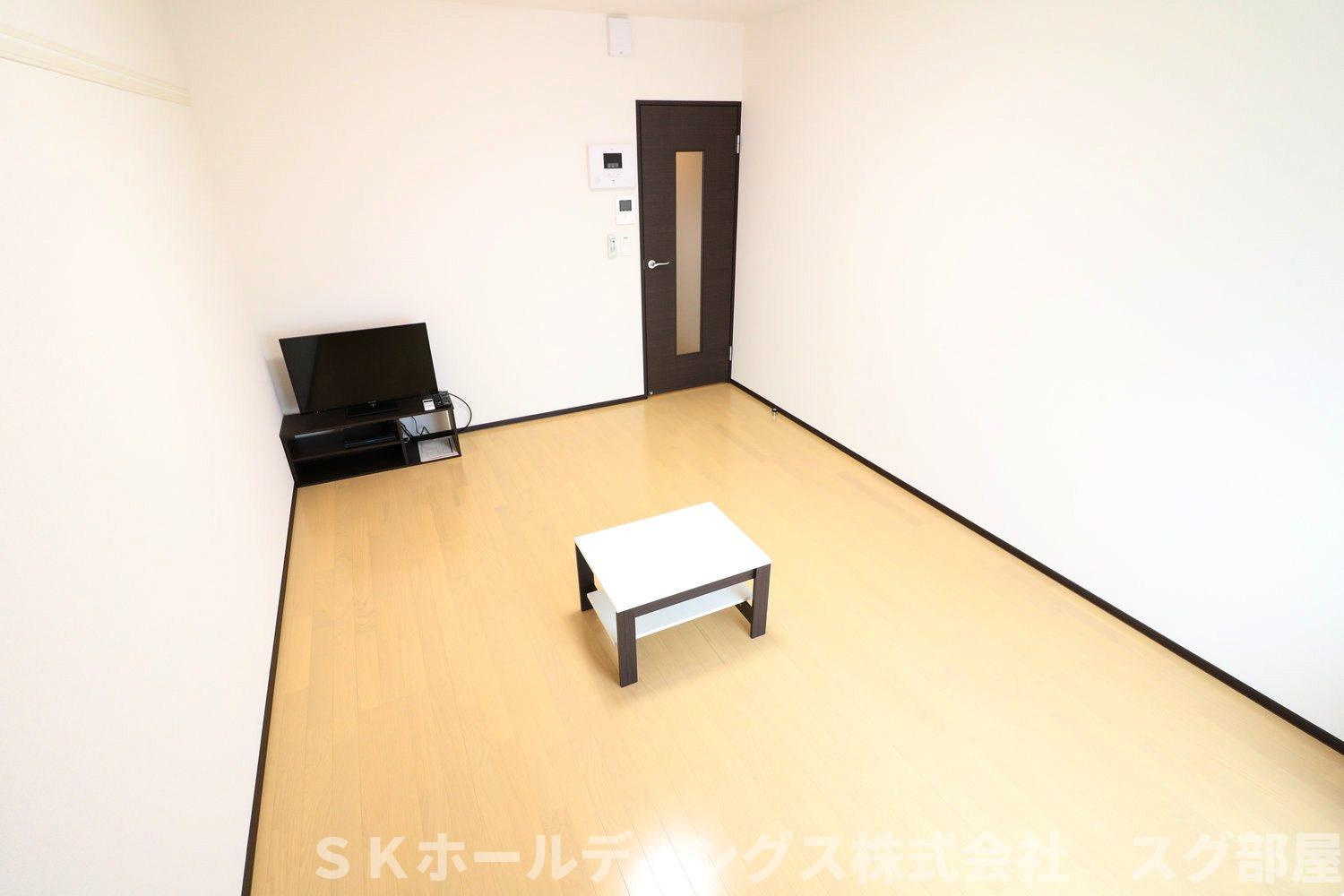 クレイノコンフォール綾部の洋室