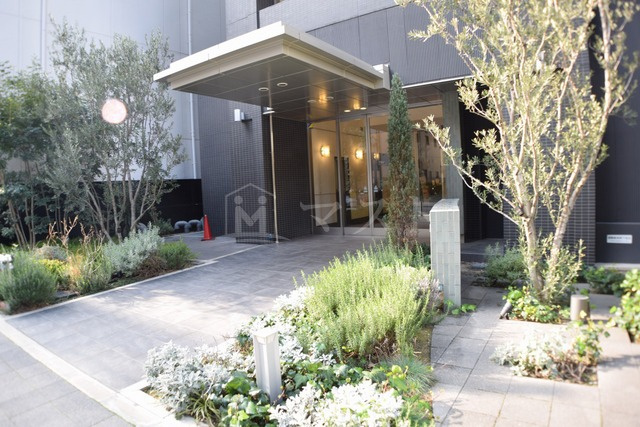 プレミスト南船場のエントランス