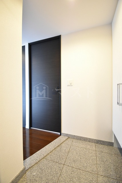 プレミスト南船場の玄関|他号室参考写真