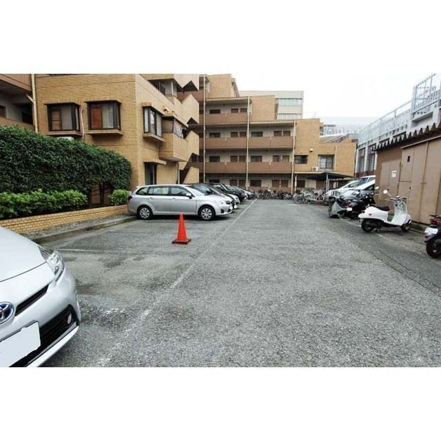 メゾン・ド・ロアの駐車場