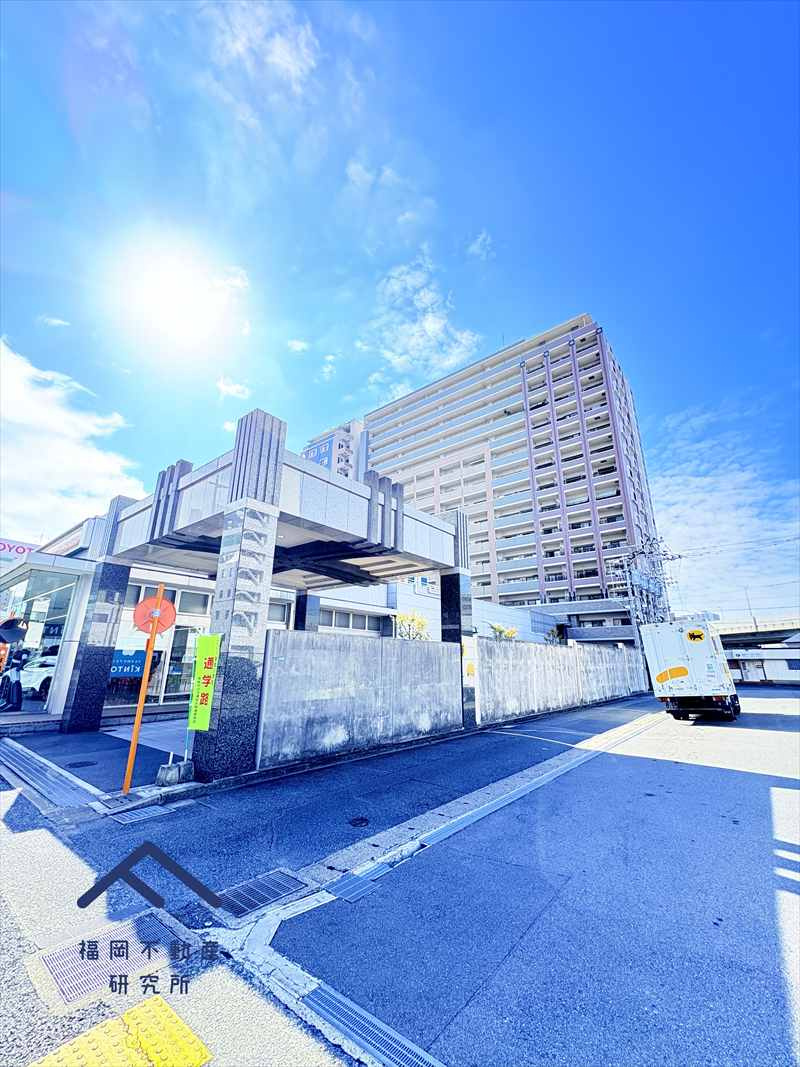 アンピール香椎駅前の外観