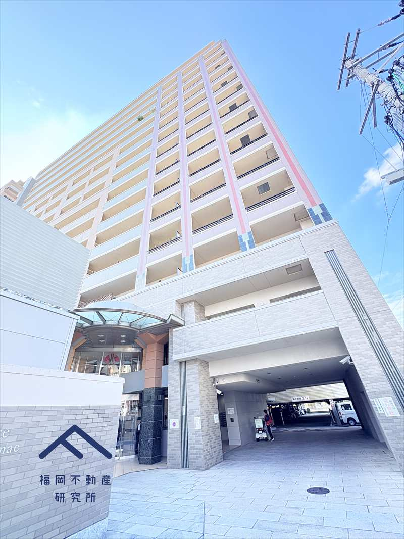 アンピール香椎駅前の外観