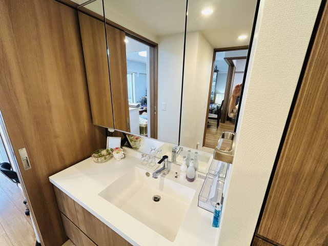 プレミスト浦添港川の独立洗面台