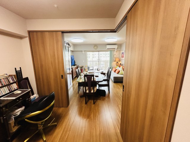 プレミスト浦添港川の居間・リビング