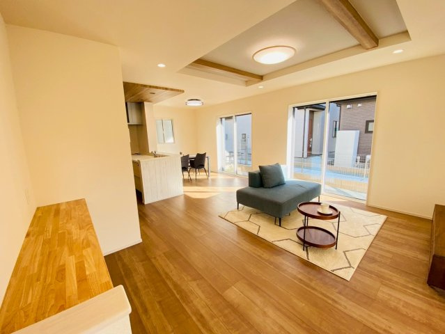 ブルーミングガーデン／北区鶴羽田１丁目／１号棟の居間・リビング