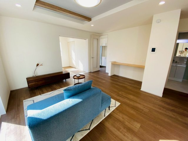 ブルーミングガーデン／北区鶴羽田１丁目／１号棟の居間・リビング