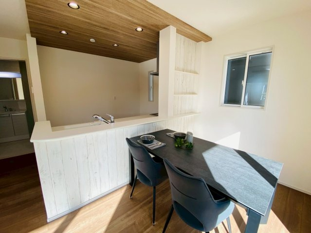 ブルーミングガーデン／北区鶴羽田１丁目／１号棟の居間・リビング