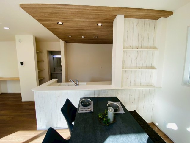 ブルーミングガーデン／北区鶴羽田１丁目／１号棟の居間・リビング