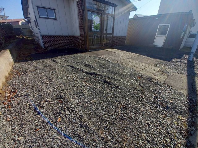 緑ケ岡2-21-6貸家の駐車場