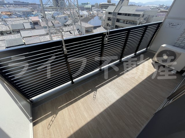 プレジオ八戸ノ里のバルコニー|お洗濯にも便利なバルコニー付き