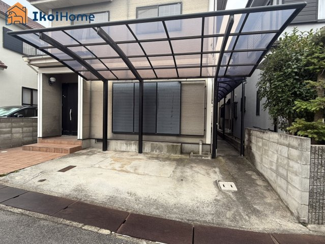 明石市大久保町大窪　中古戸建の駐車場|●資料・カタログのご請求無料●カーポート付き駐車場1台！雨の日でも安心です♪