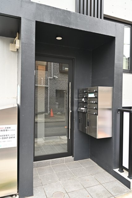 GLICION上落合のエントランス