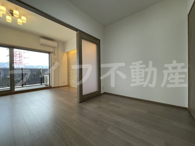 プレジオ荒本新町の洋室|明るい洋室です