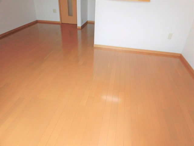 プラッサムコート羽衣Ｄ棟の居間・リビング