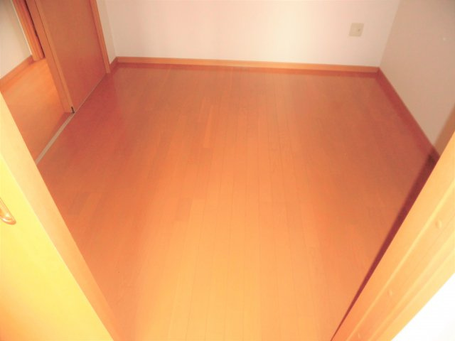 プラッサムコート羽衣Ｄ棟の洋室