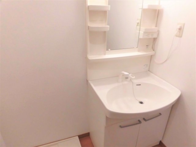 プラッサムコート羽衣Ｄ棟の独立洗面台