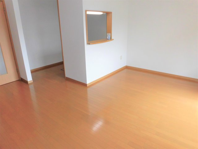 プラッサムコート羽衣Ｄ棟の居間・リビング