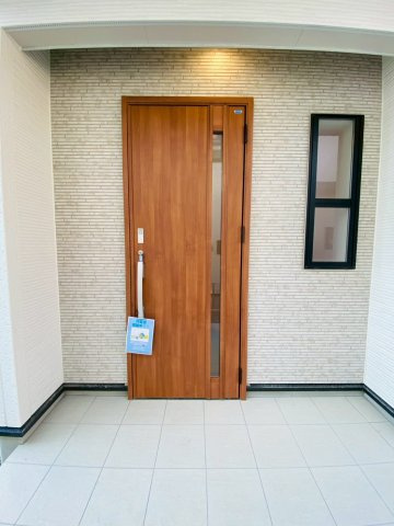 ブルーミングガーデン／北区鶴羽田１丁目／２号棟の玄関