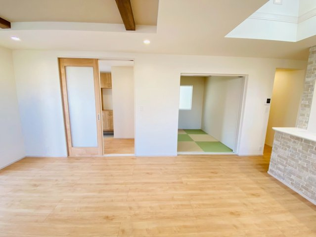 ブルーミングガーデン／北区鶴羽田１丁目／２号棟の居間・リビング