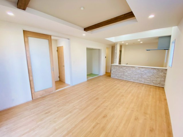 ブルーミングガーデン／北区鶴羽田１丁目／２号棟の居間・リビング