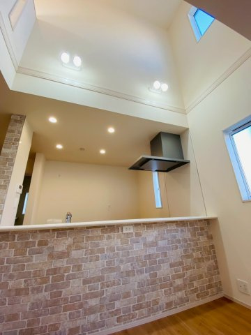 ブルーミングガーデン／北区鶴羽田１丁目／２号棟の居間・リビング