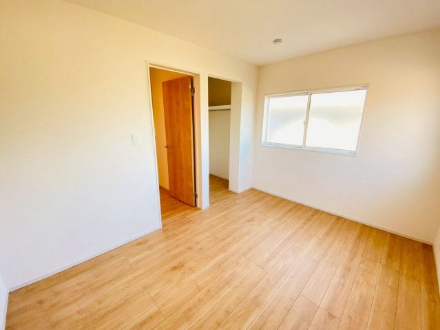 ブルーミングガーデン／北区鶴羽田１丁目／２号棟の洋室